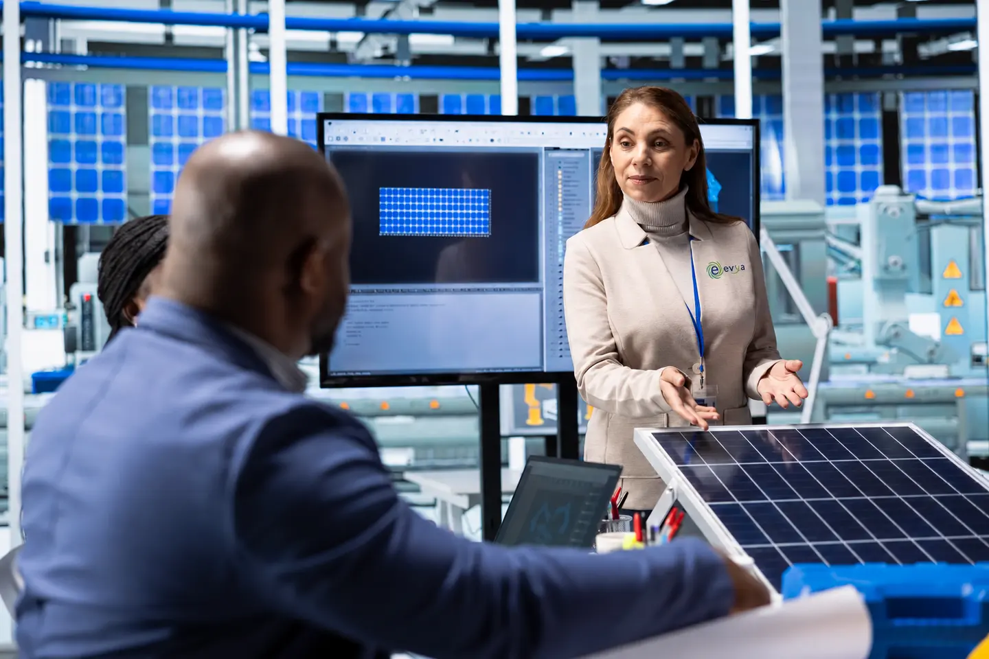 Formazione tecnica EVYA: una formatrice presenta il prodotto ai partner